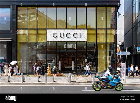 gucci shinjuku m square store